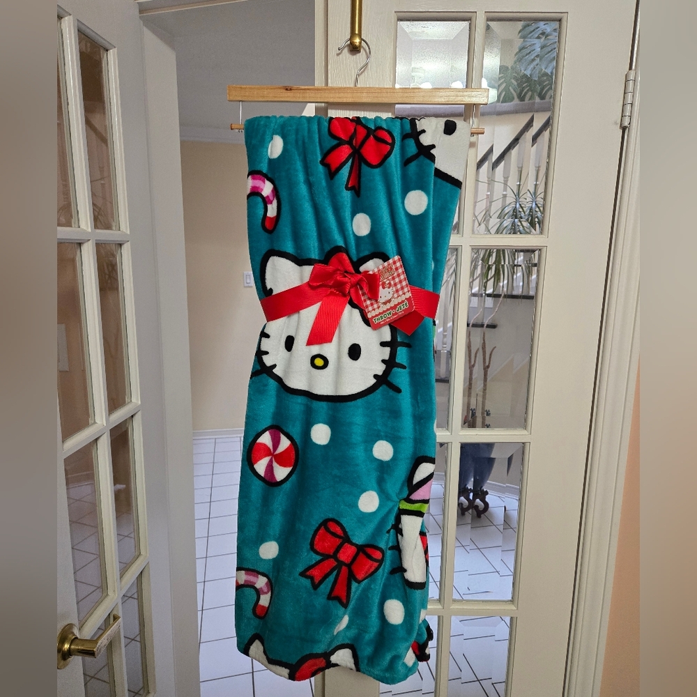 ✨️Hello Kitty Holiday Blanket✨️